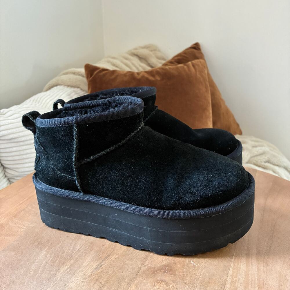 UGG Ultra Mini Platform Black Suede Shearling BootS Size US 6